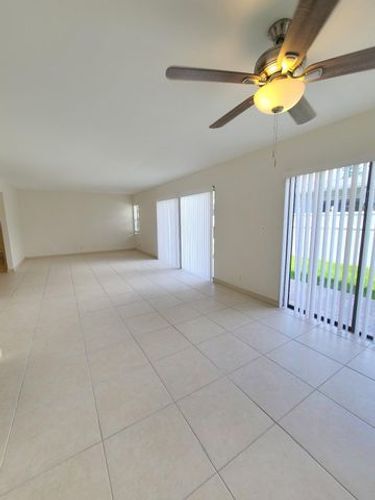 Building Photo - 3201 Bayview Dr