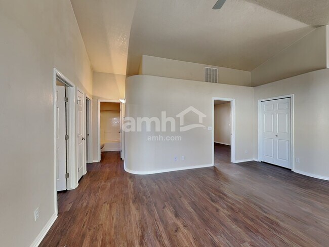 Foto del edificio - 6061 S Moonridge Avenue