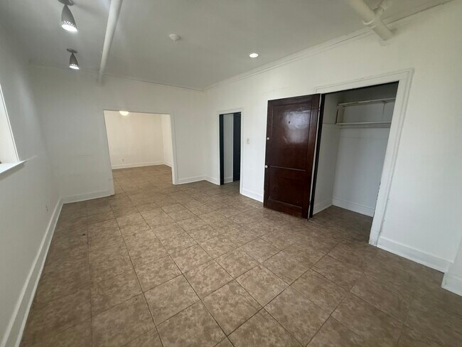 Foto del edificio - 3258 Maple Ave
