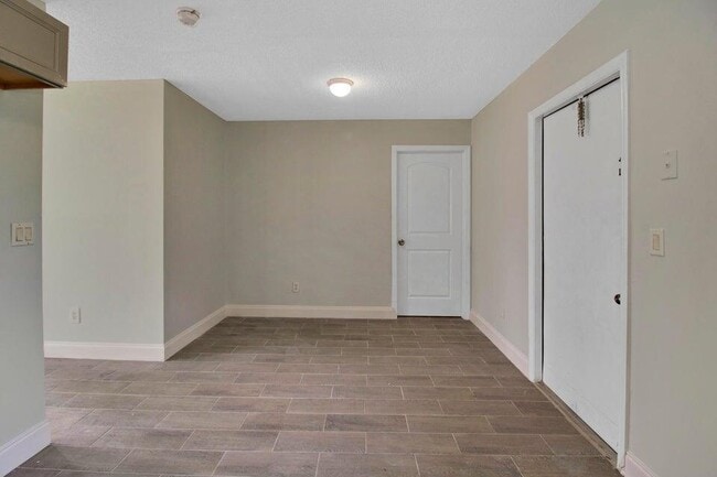 Building Photo - 3080 Martin Ave