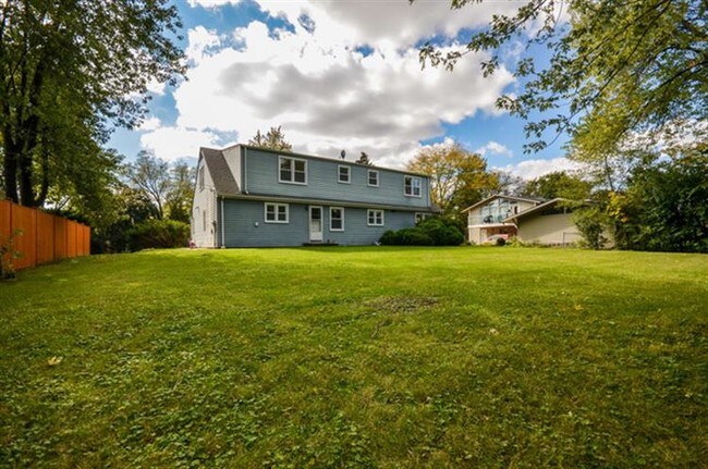 Building Photo - 1S481 Wainwright Rd