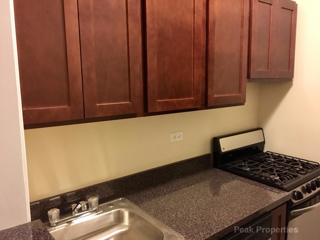 Foto principal - 4829 S Damen Ave