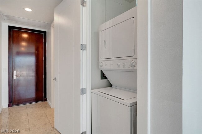 Building Photo - 4575 Dean Martin Dr