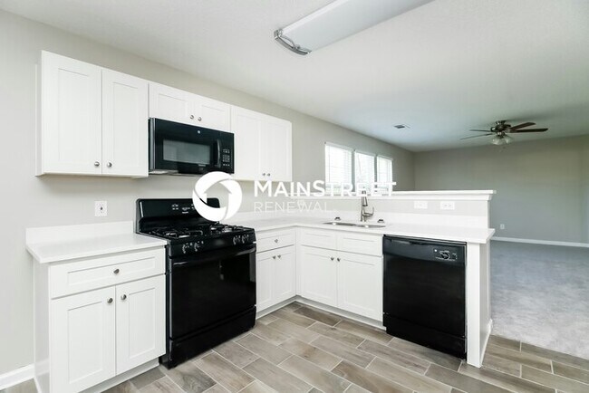 Foto del edificio - 4 Bedroom Pet-Friendly Home in Cartersville, GA with Main Street Renewal
