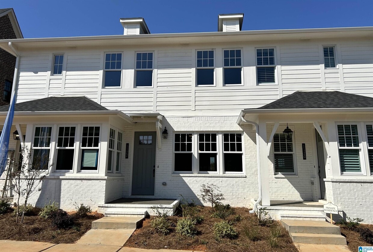 Primary Photo - 1122 Windsor Sq