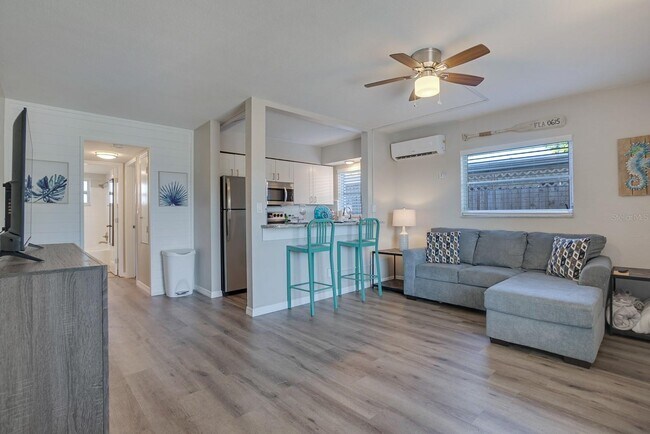 Living - 11430 3rd St E