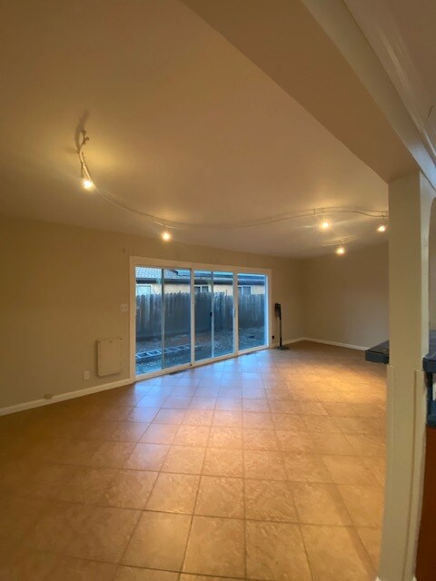 Foto del edificio - 447 W 2nd St