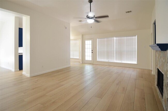 Building Photo - 506 Pleasant Valley Dr