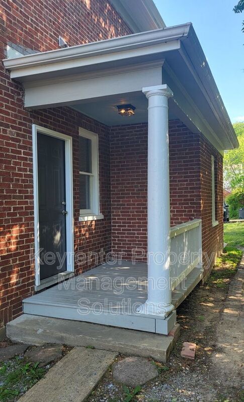 Foto del edificio - 204 W Peabody St
