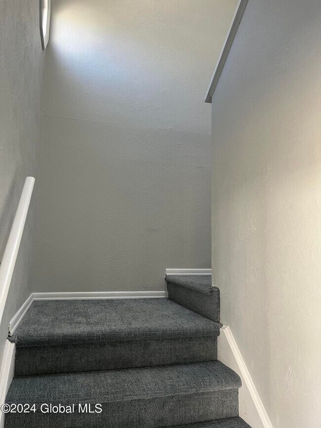 Foto del edificio - 212 Grenadier Ct