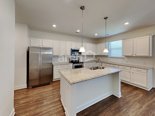 Building Photo - 4934 Trayton Ave
