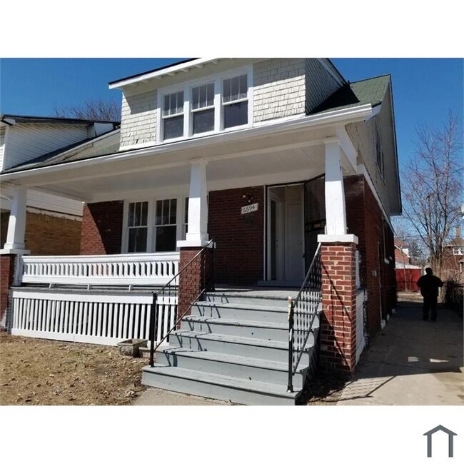 Building Photo - 6694 Floyd Ave