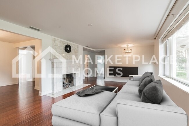 Foto del edificio - 307 N Schoenbeck Rd