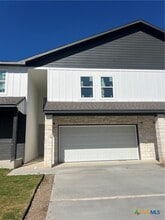 Building Photo - 1822 Royal Loop