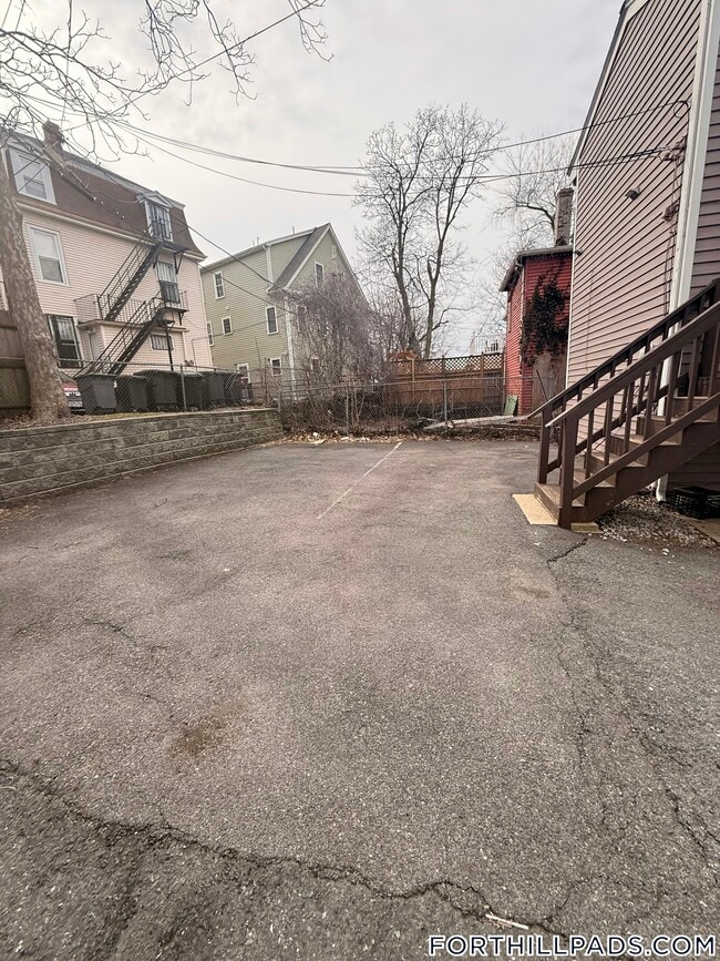 Building Photo - 44 Vale St