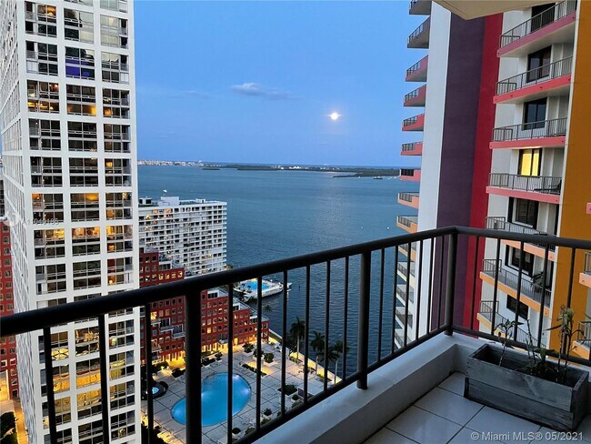 Building Photo - 1581 Brickell Ave