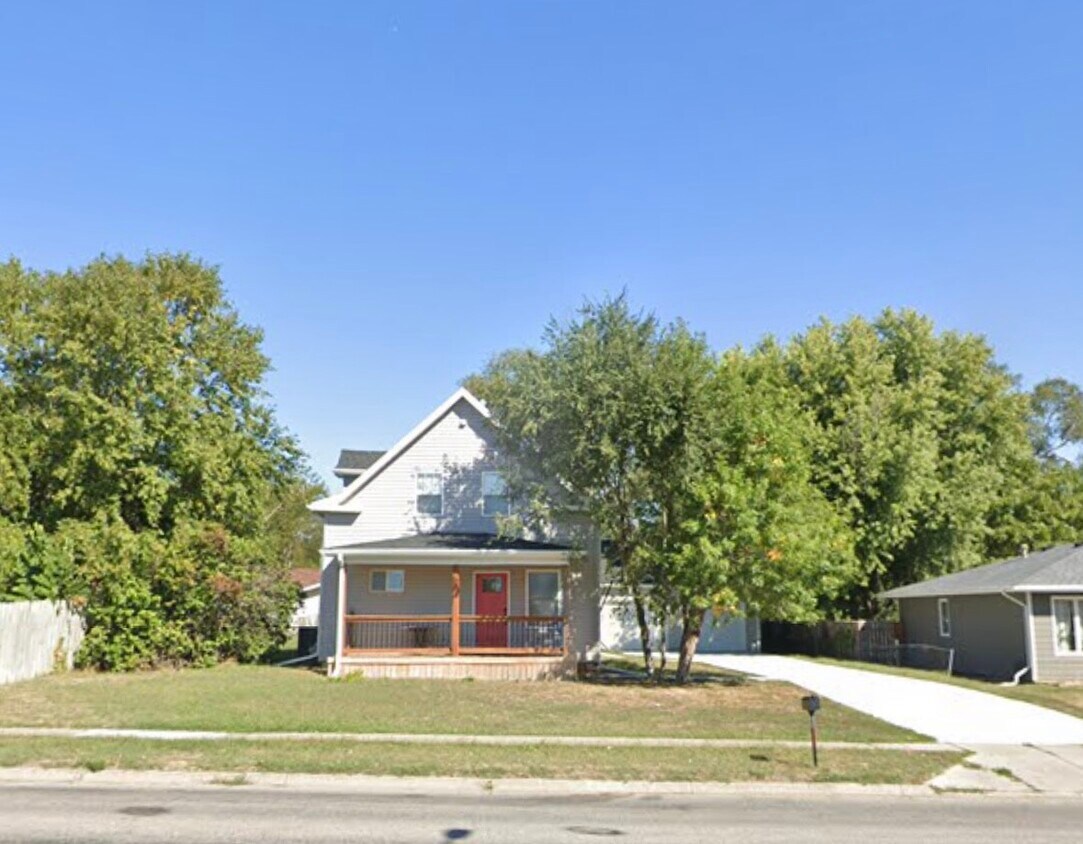 Primary Photo - 310 Adams St