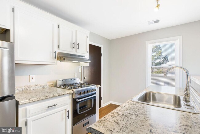 Foto del edificio - 1726 W 8th St