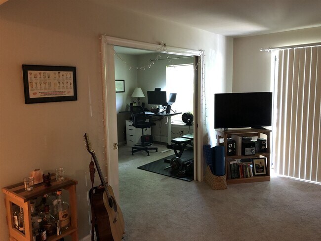 Sala de estar Dormitorio 1 - 340 Hildred Dr