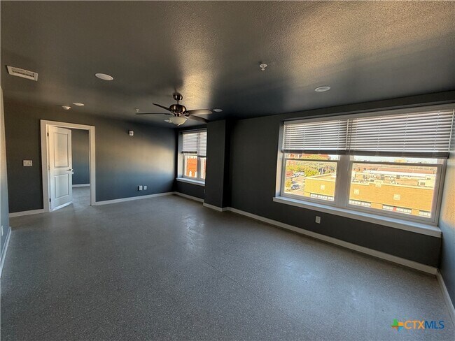 Foto del edificio - 103 E Central Ave