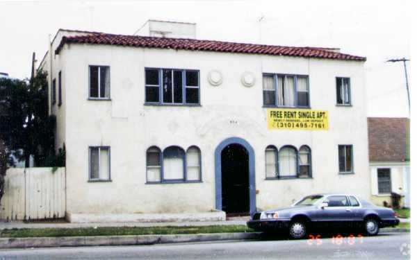 Building Photo - 608 W 6th Street