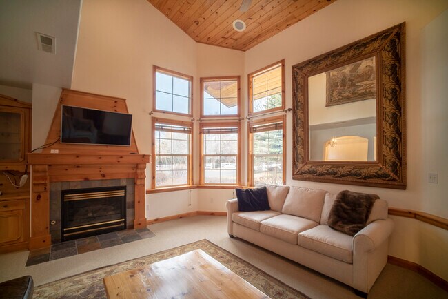 Building Photo - 3 Bedroom 3 Bathroom Zermatt Villages 719