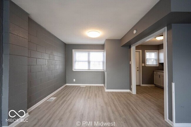 Foto del edificio - 6056 E 16th St