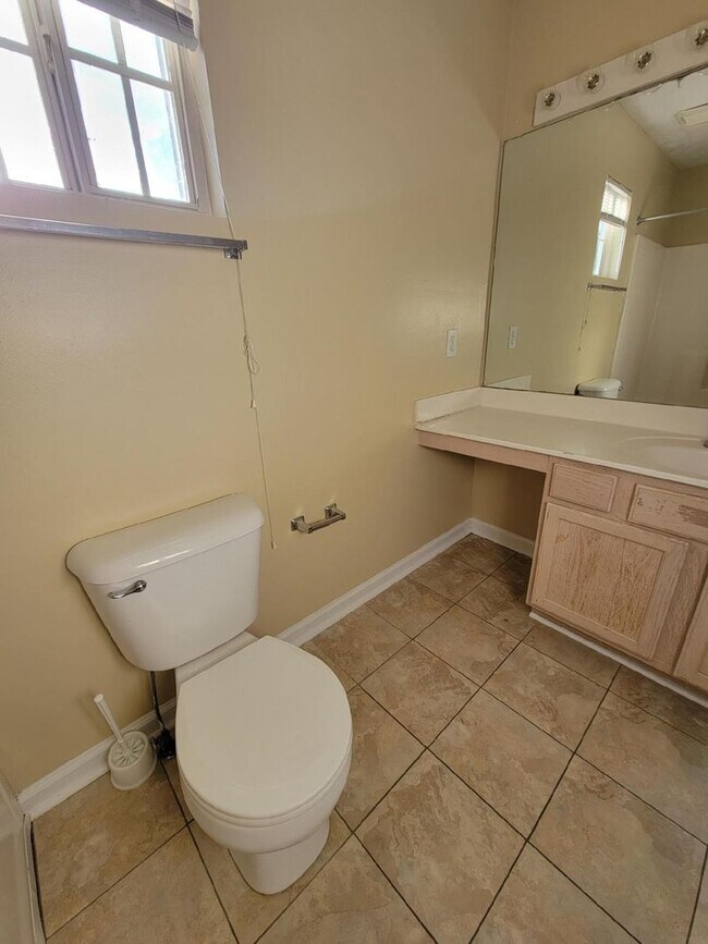 Foto del edificio - Elevate Your Lifestyle with this Beautiful 3 Bedroom, 2 bath Home