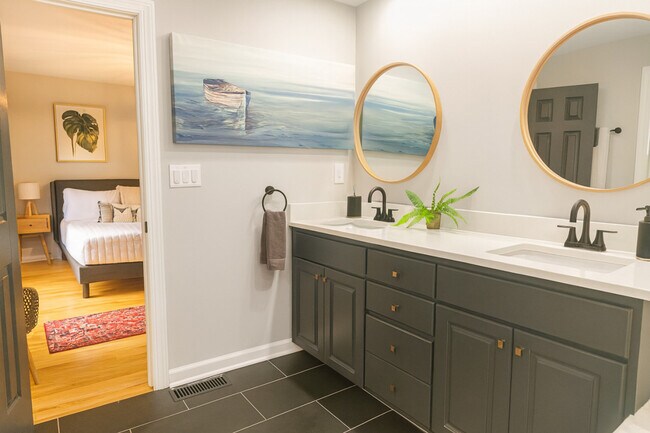 Foto del edificio - 555 Laurel Cove Rd