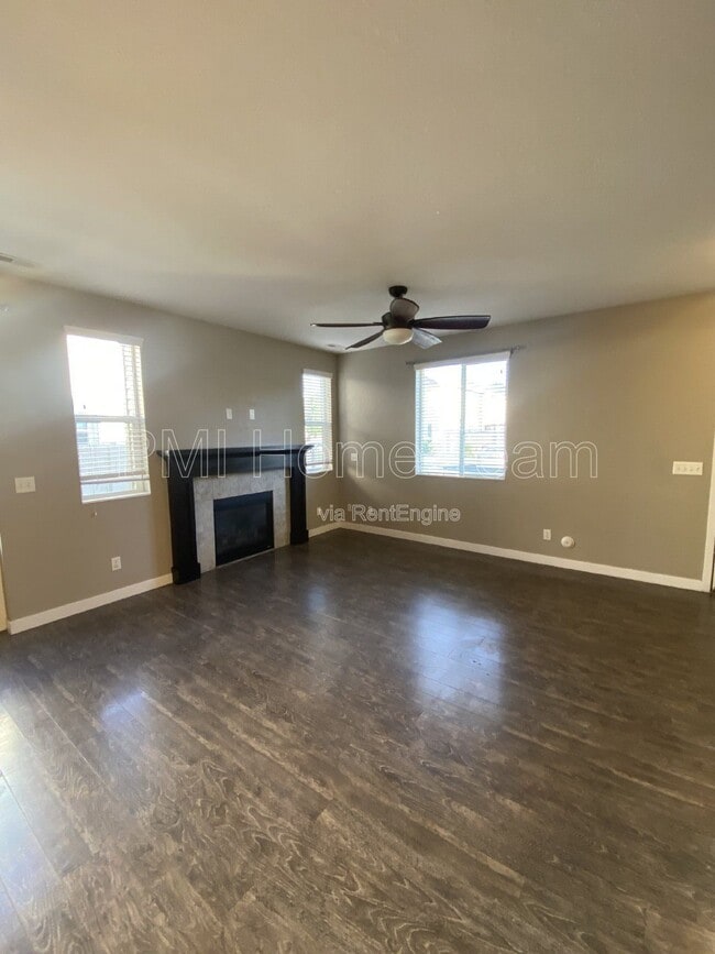 Foto del edificio - 972 Stonehaven Dr
