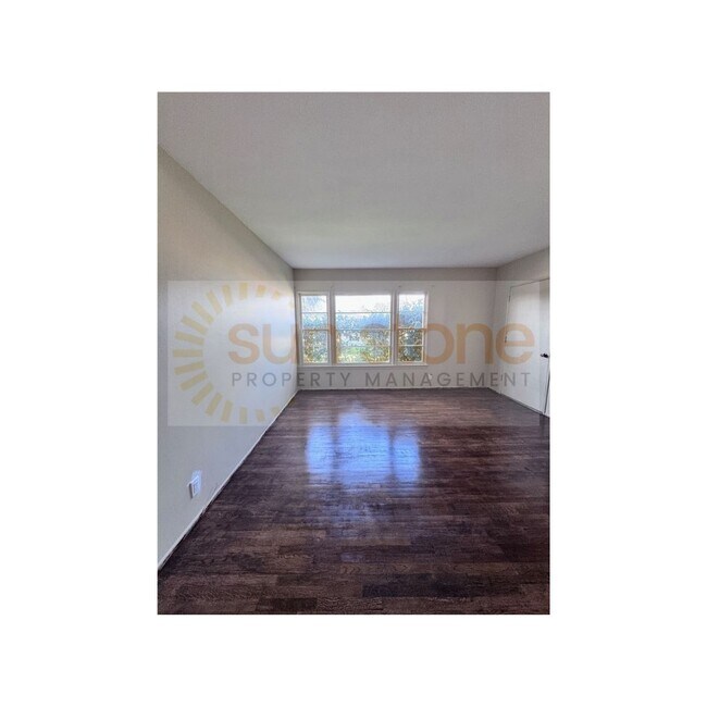 Building Photo - Beautifual Home