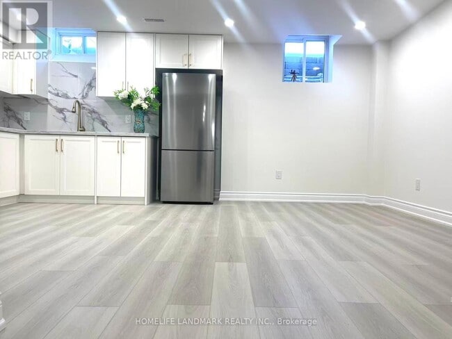 Building Photo - 252 Borealis Ave