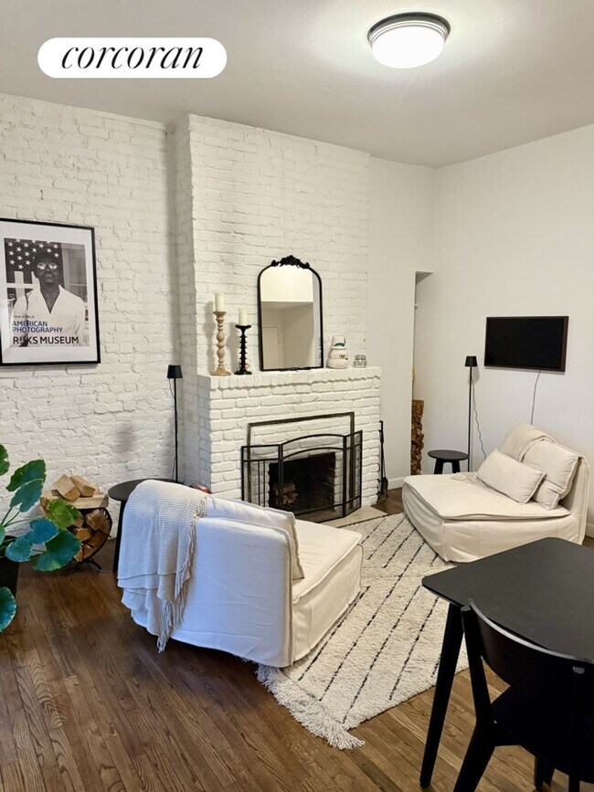 Foto del edificio - 353 W 19th St
