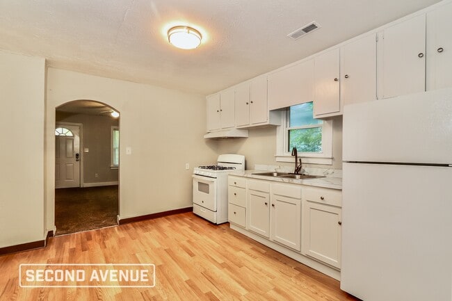 Building Photo - 3746 Kahlert Ave