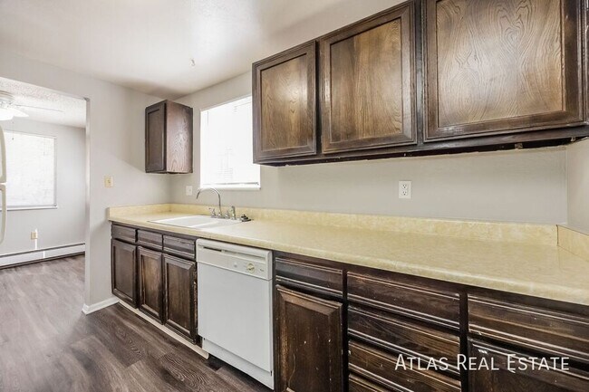 Foto del edificio - 461 El Paso Blvd