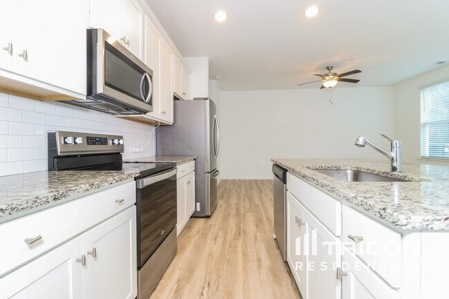 Foto del edificio - 2025 Rosemary Park Ln