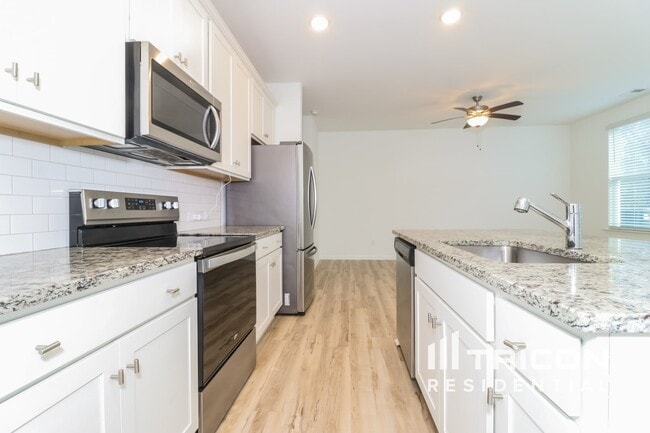 Foto del edificio - 2195 Rosemary Park Ln