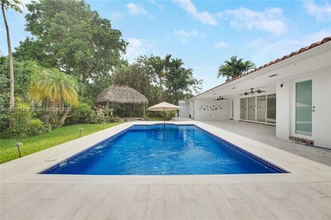 Foto del edificio - 7775 SW 145th St