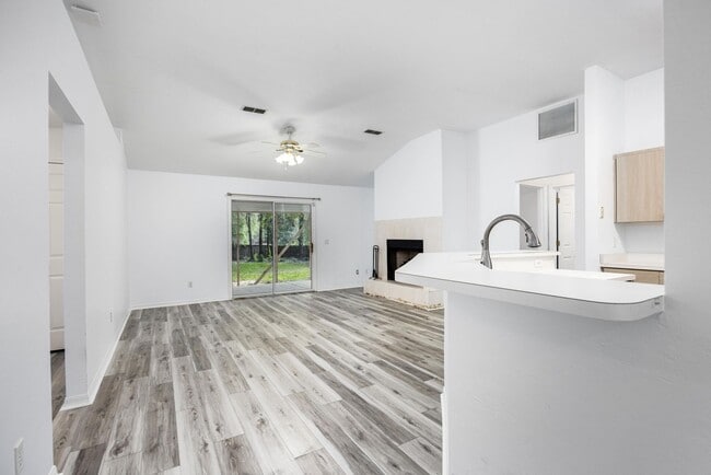 Building Photo - 6106 SW 85th St