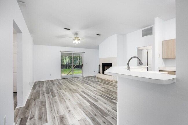 Foto del edificio - 6106 SW 85th St