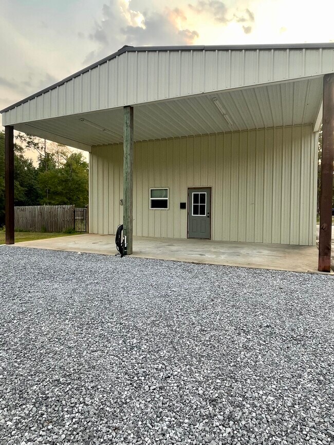 Building Photo - 135 Tripp Ln