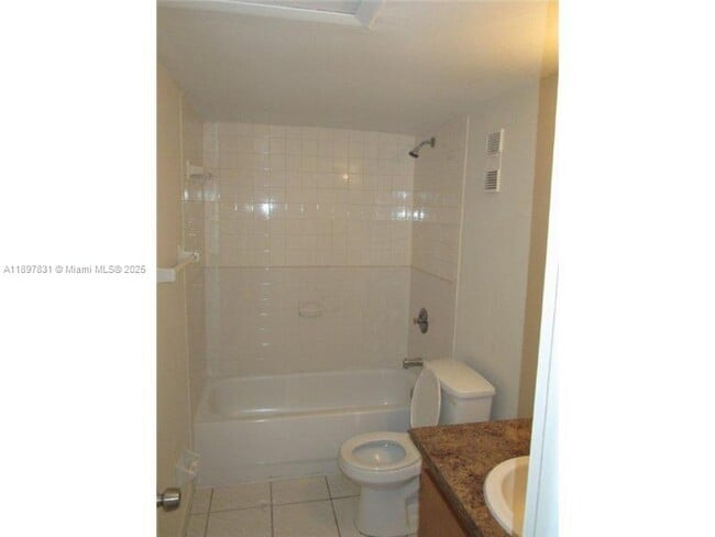 Foto del edificio - 10000 NW 80th Ct