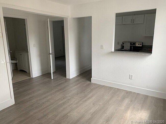 Foto del edificio - 3048 SW 16th Terrace