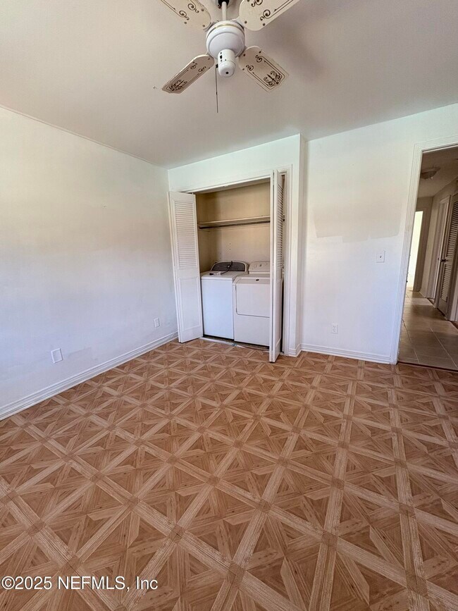 Foto del edificio - 1540 El Prado Rd