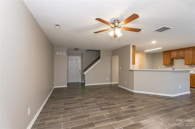 Foto del edificio - 7925 Bristle Ln