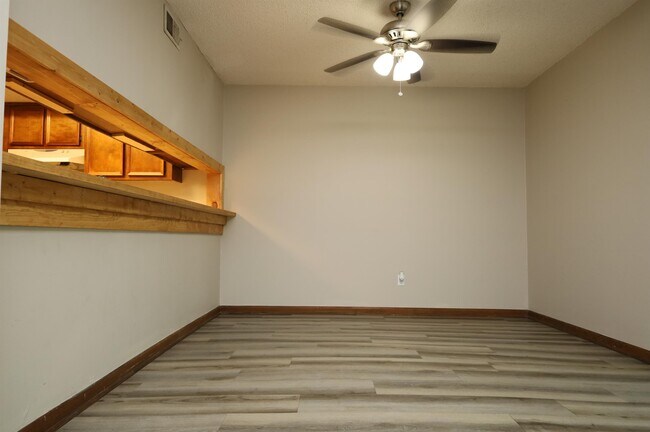 Building Photo - 1307 Baytree DriveUnit H