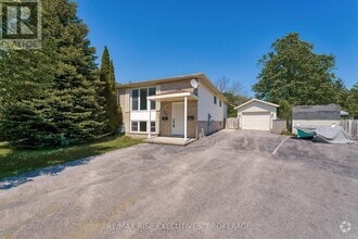 Building Photo - 284-284 Owens Crescent