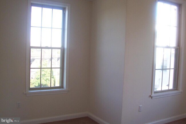 Building Photo - 3100 Mt Vernon St