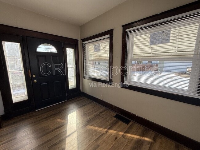 Building Photo - 310 N Lindsay St