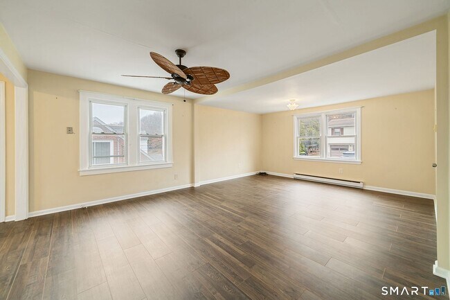 Foto del edificio - 141 Irving Ave